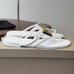 DG slippers