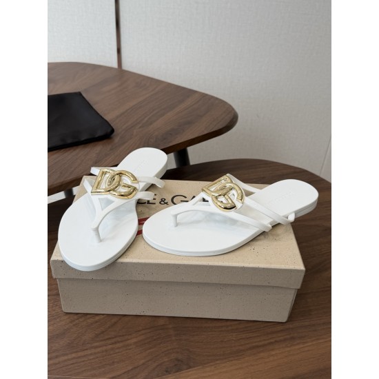 DG slippers