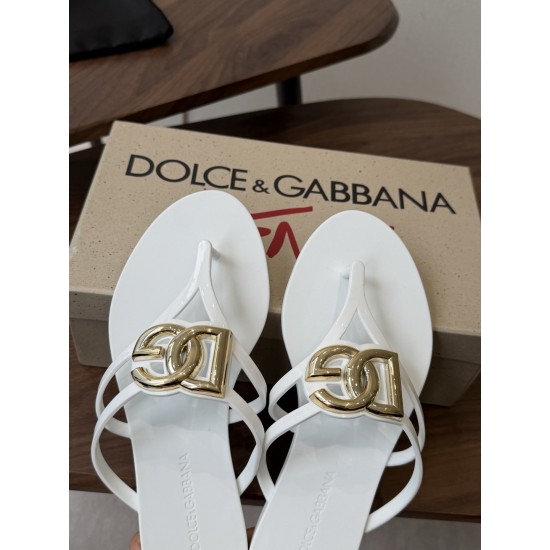 DG slippers