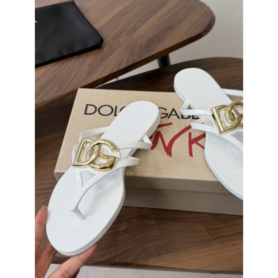 DG slippers