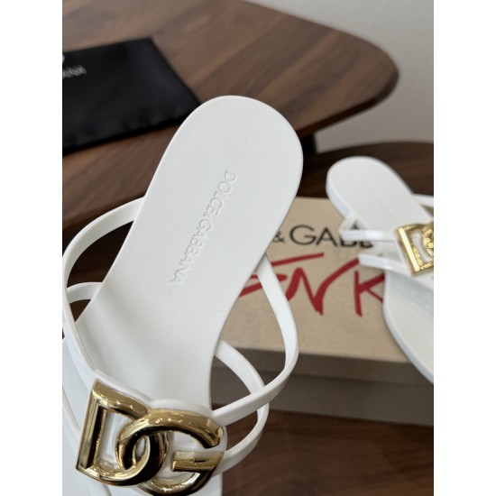 DG slippers