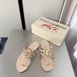 DG slippers