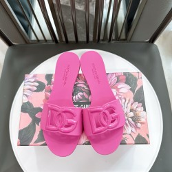DG slippers