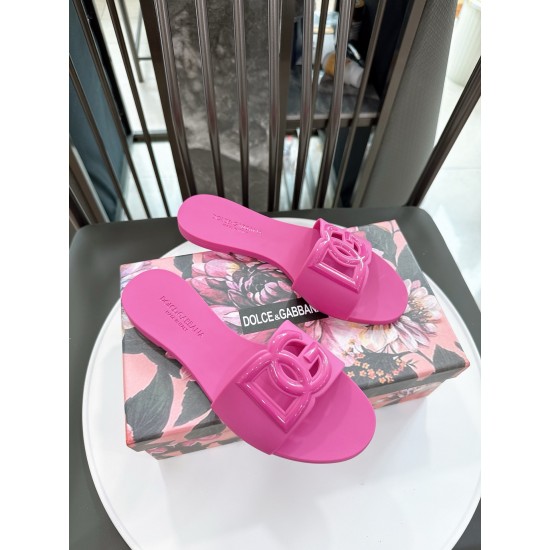 DG slippers