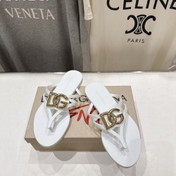 DG slippers