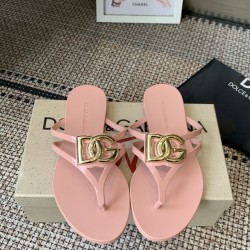 DG slippers