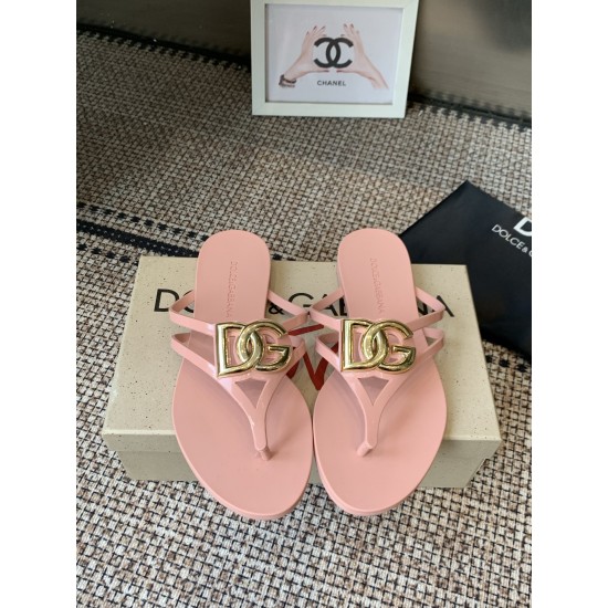 DG slippers
