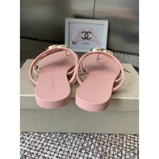 DG slippers