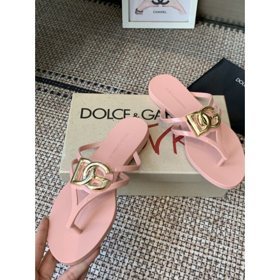 DG slippers