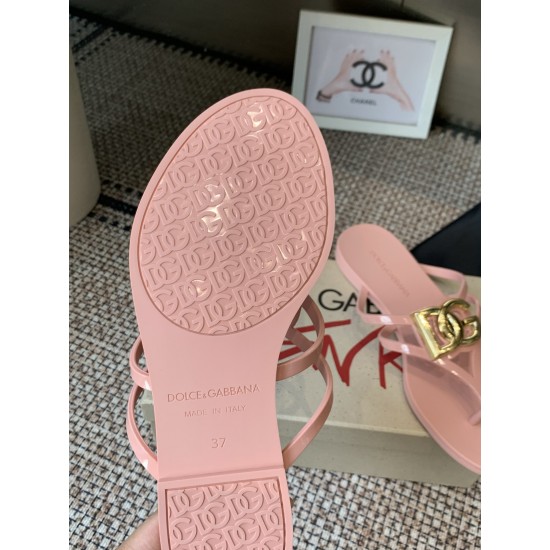 DG slippers