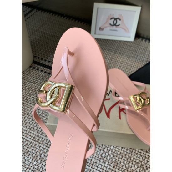 DG slippers