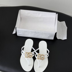 DG slippers