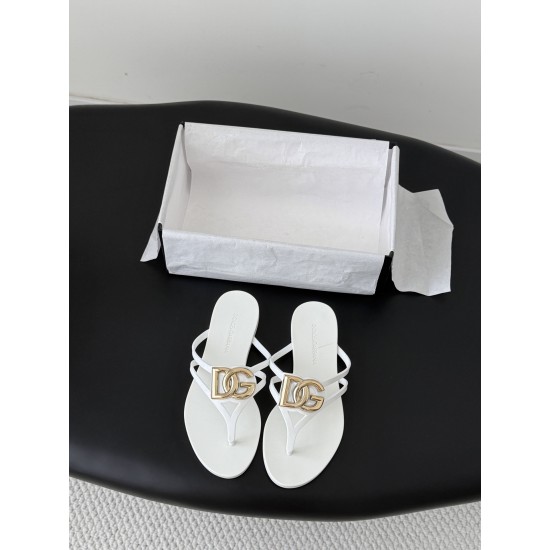 DG slippers