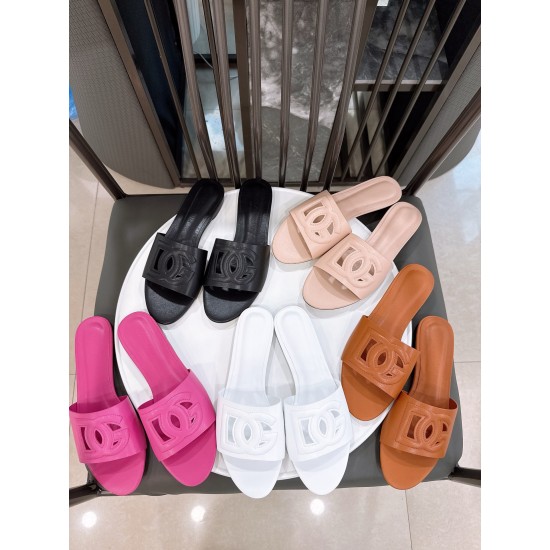 DG slippers