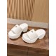 DG slippers