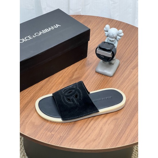 DG slippers