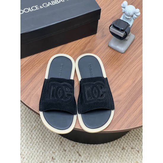 DG slippers