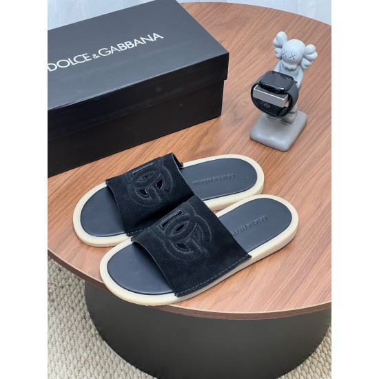 DG slippers