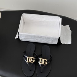 DG slippers