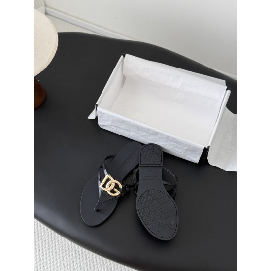 DG slippers