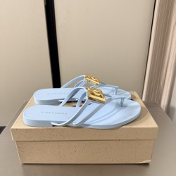 DG slippers