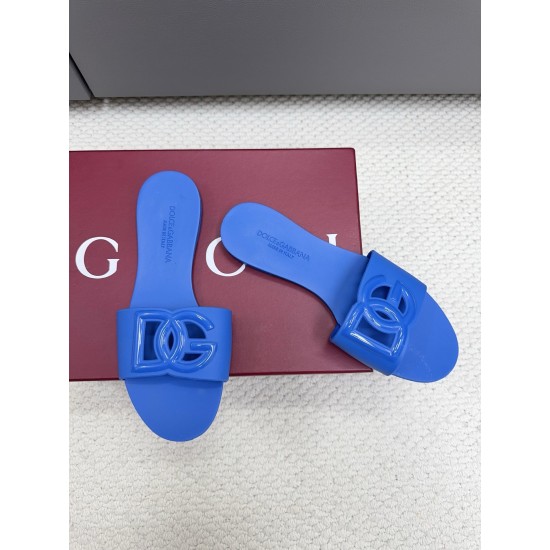 DG slippers