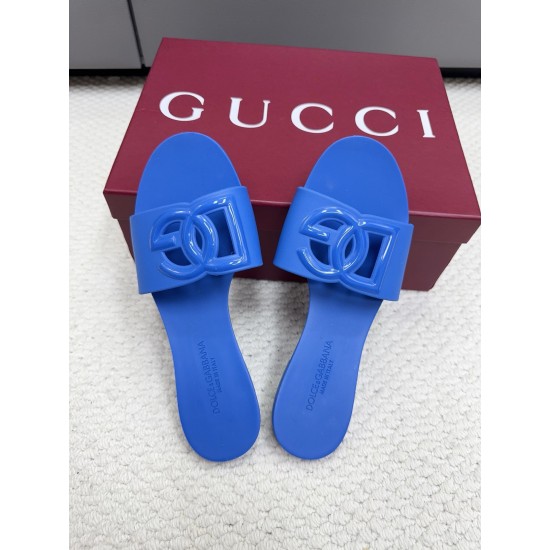 DG slippers