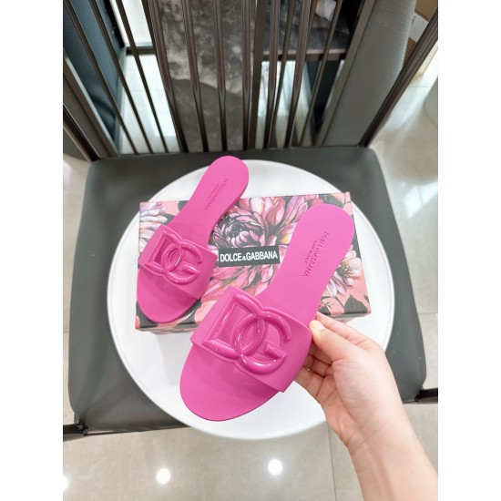 DG slippers