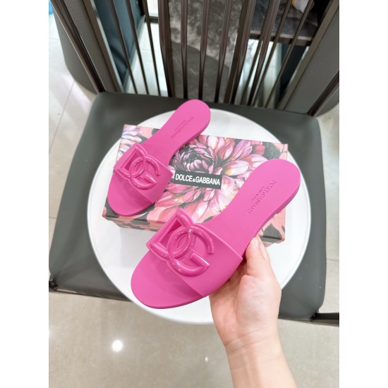 DG slippers