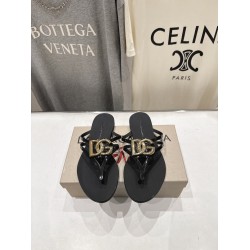 DG slippers