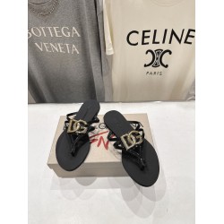 DG slippers