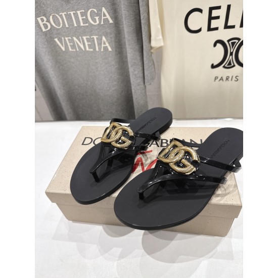 DG slippers