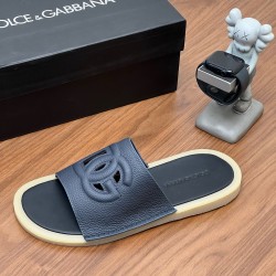 DG slippers