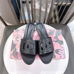 DG slippers