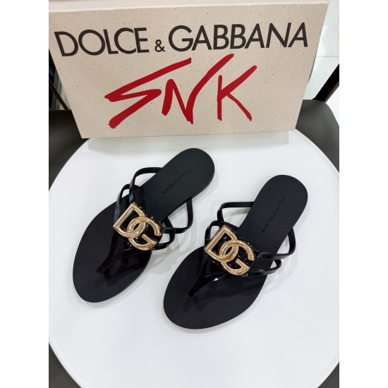 DG slippers