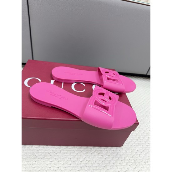 DG slippers