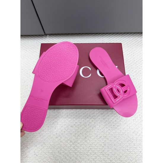 DG slippers