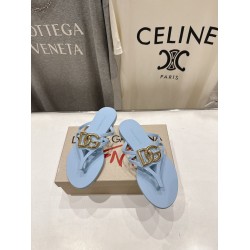 DG slippers