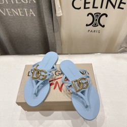 DG slippers