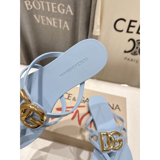 DG slippers