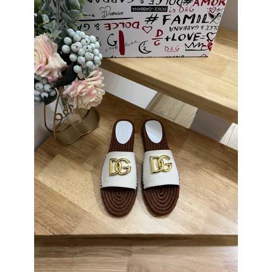 DG slippers