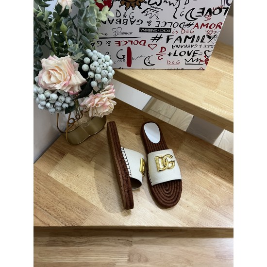 DG slippers