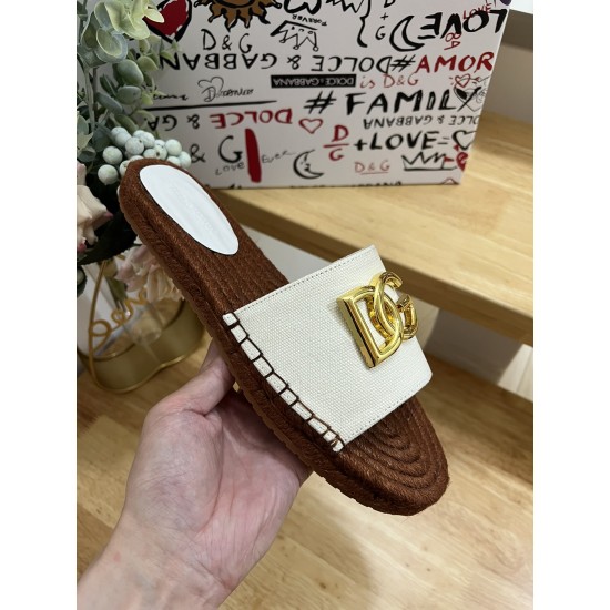 DG slippers