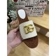DG slippers