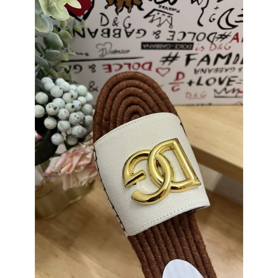 DG slippers