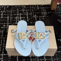 DG slippers