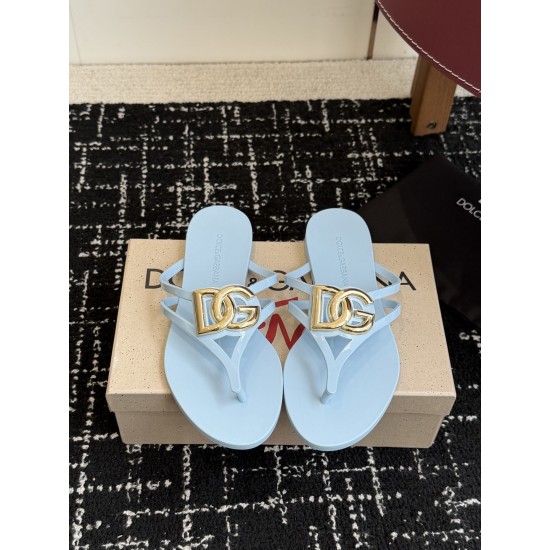 DG slippers