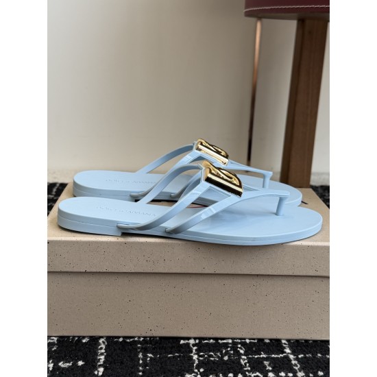 DG slippers