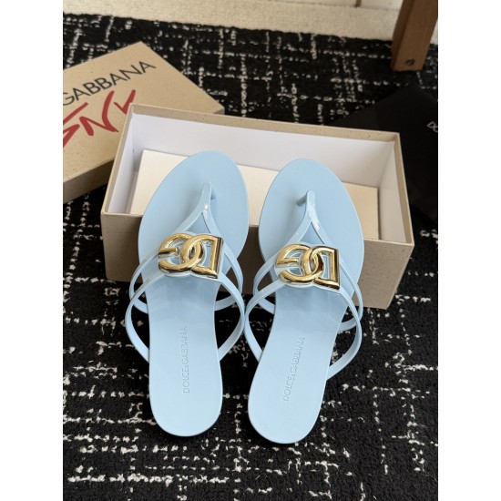 DG slippers