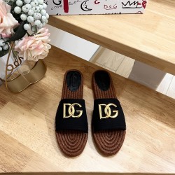 DG slippers